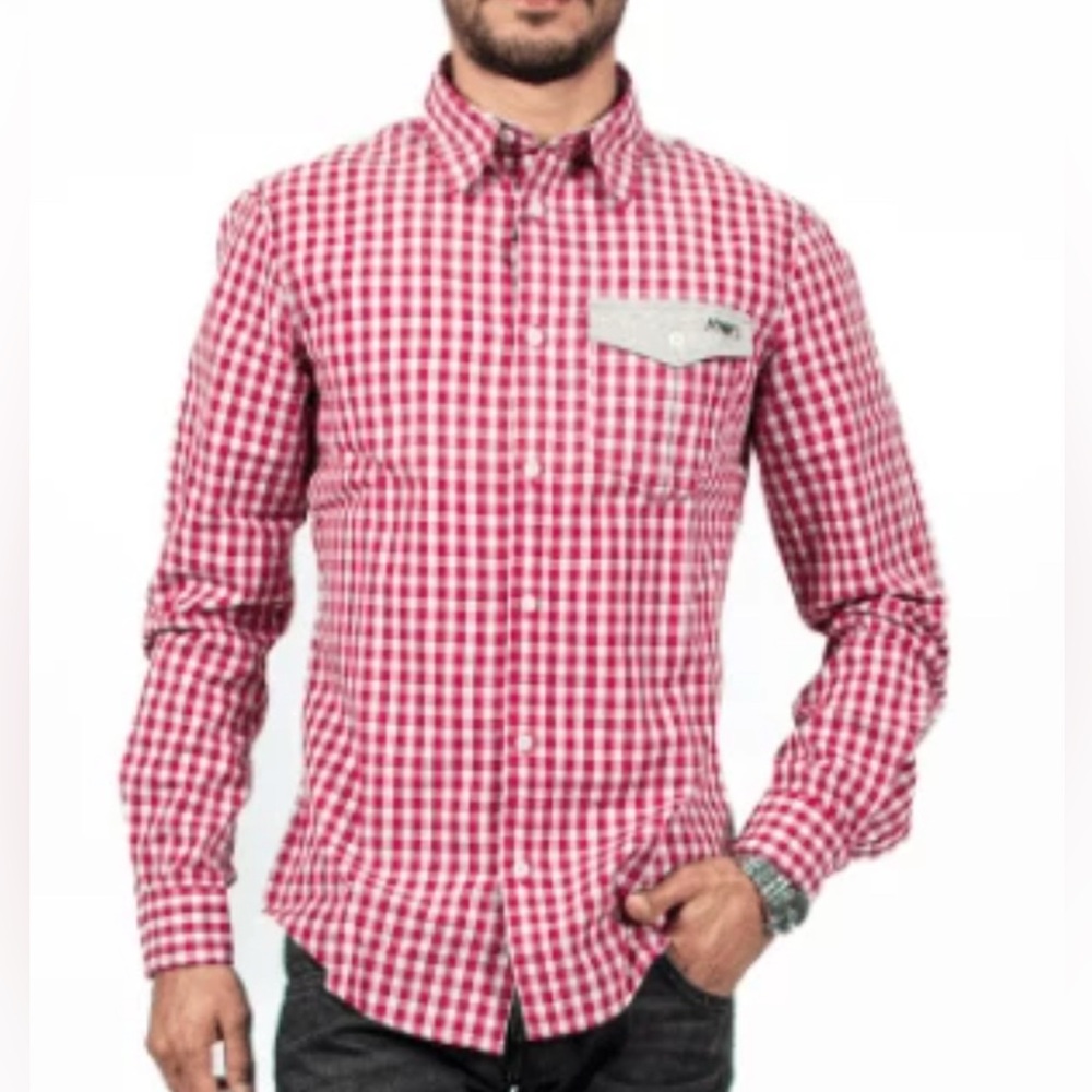 Armani Jeans Men’s Long Sleeve Red and White Plaid Button Down Size Large